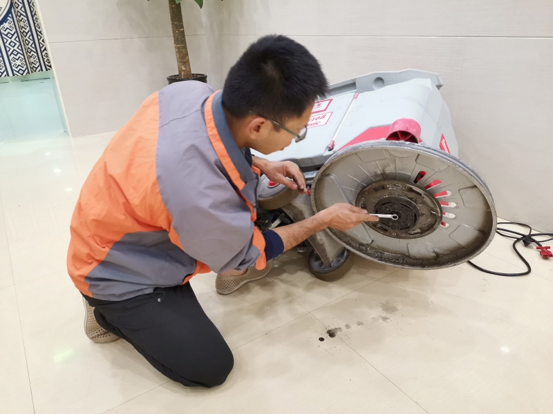 柳州洗地機吸水不干問題的排查方法